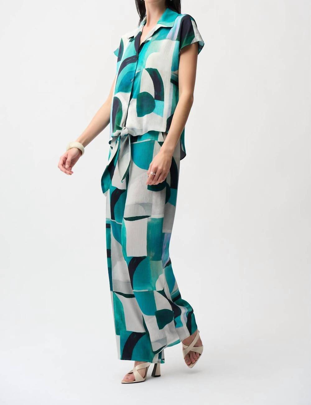 NEW JOSEPH RIBKOFF casual abstract short-sleeve shirt set in green multi
